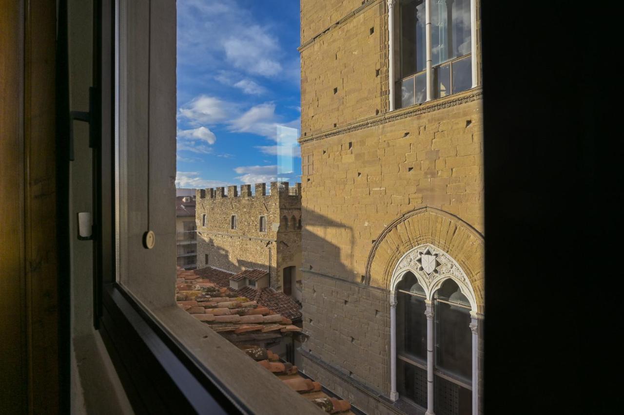 Via Lamberti, 3 - Florence Charming Apartments - Charming And Historic 5Th-Floor Attic Apartment With Elevator In A Building At The Heart Of Vibrant Florence, Just A 2-Minute Walk From All Attractions Dış mekan fotoğraf