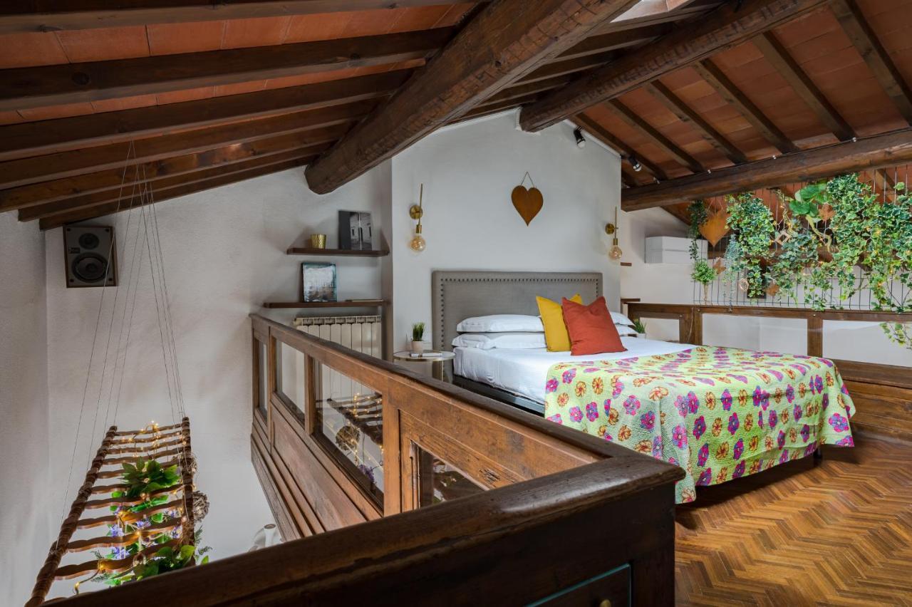 Via Lamberti, 3 - Florence Charming Apartments - Charming And Historic 5Th-Floor Attic Apartment With Elevator In A Building At The Heart Of Vibrant Florence, Just A 2-Minute Walk From All Attractions Dış mekan fotoğraf